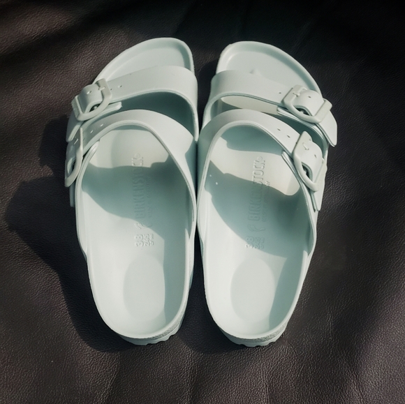 **SOLD**NEW | Size 38 L-8 M-5 | Pale Wintergreen | Free Matching Nail Polish - Picture 9 of 9